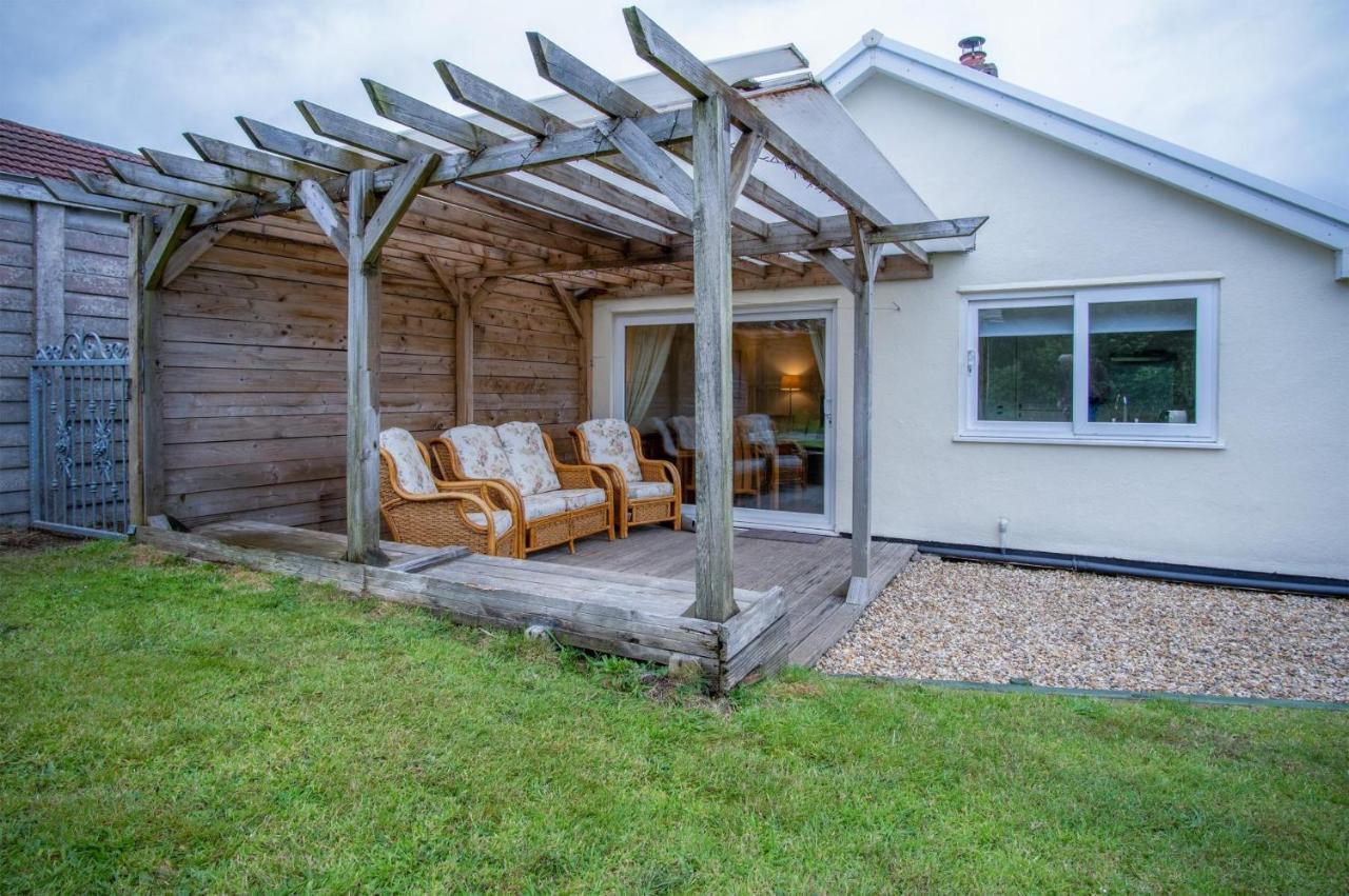 Seawinds - 2 Bedroom Bungalow - Pentlepoir Kilgetty Exterior photo